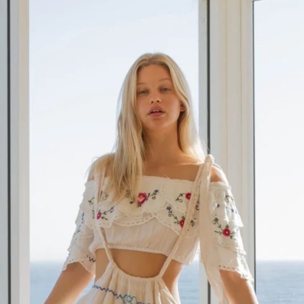 Fillyboo Cream Embroidered Crop Top